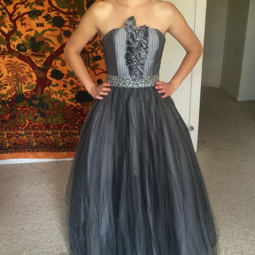 Beautiful Grey Prom Dress/Evening Gown